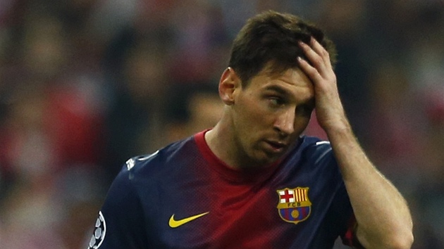 CO SE TO DJE. Lionel Messi z Barcelony po vprasku od Bayernu Mnichov. 