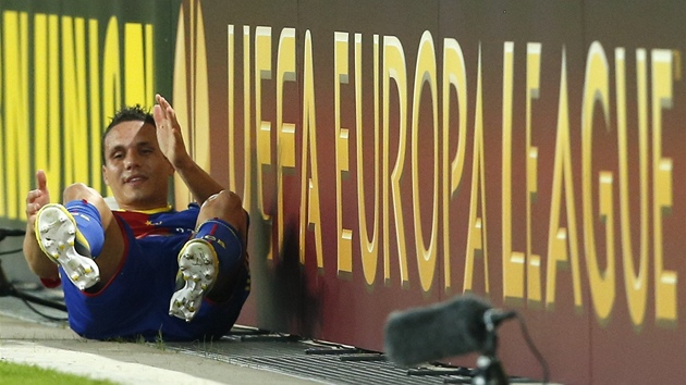 PD. Philipp Degen z Basileje v utkn Evropsk ligy proti Chelsea. 