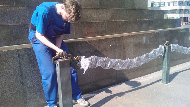 Sochu sv. Václava bude op�t chránit �et�z