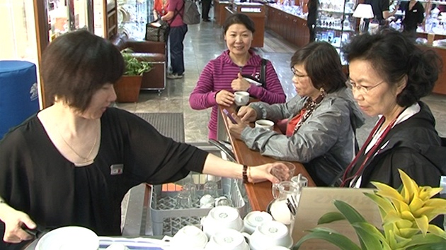 Asijci utrácejí v eských obchodech pi jedné návtv nejvíce penz ze vech