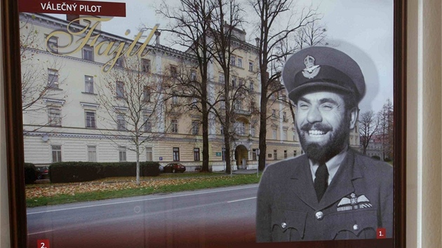 Olomouck Vlastivdn muzeum otevelo Galerii osobnost Olomouckho kraje. Ta nyn obsahuje panely s 33 hlavnmi osobnostmi, mimo jin vlenm pilotem Frantikem Fajtlem.