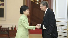 Jihokorejská prezidentka Pak Kun-hje a zakladatel spolenosti Microsoft Bill