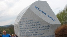 Slavnostní odhalení podobizny Jaroslava Ha�ka v Lipnici nad Sázavou.