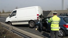 Na trboholské radiále se srazily dv dodávky a osobní auto. 