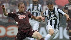 V DE�TI. Claudio Marchisio z Juventusu (vpravo) a Alessandro Gazzi z FC Turín.