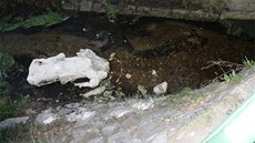 Opilý �ofér narazil v Hnanicích na Znojemsku do sochy sv. Jana Nepomuckého a...