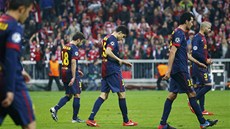 JAKO SPRÁSKANÍ PSI Fotbalisté Barcelony odcházejí ze h�i�t� po porá�ce 0:4 v