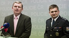éf protikorupní policie Tomá Martinec (vlevo) rezignuje k 15. kvtnu na svou