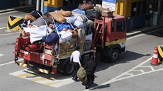 Jihokorejci opoutjí prmyslový areál Kesong v KLDR. V autech a nákladních