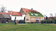 V Zálu�í u Spáleného Po�í�í nedaleko Rokycan vyr�stá d�evostavba za zlomek