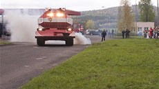 Hasi�ský tank na cest� k "zásahu" (27. dubna 2013)