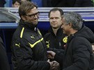 RESPEKT.  Kou Dortmundu Jürgen Klopp a trenér Realu Madrid José Mourinho