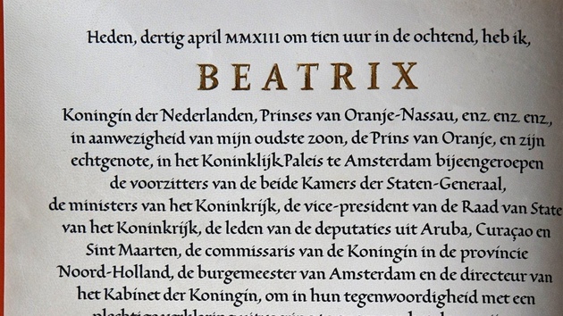 Abdikan listiny nizozemsk krlovny Beatrix (30. dubna 2013)