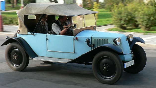 Tatra 11: tvar ehliky je patrn.