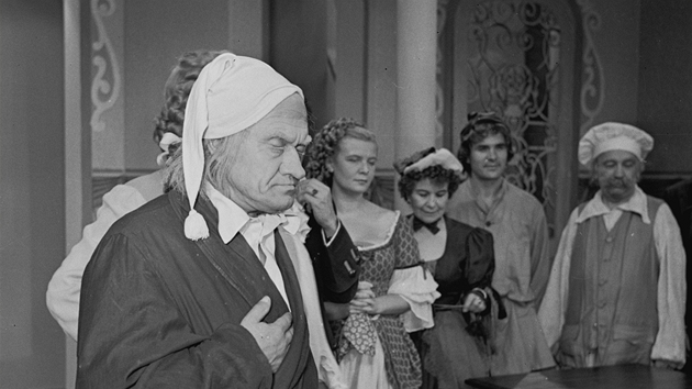 V z��� 1953 potom �eskoslovensk� televize vys�lala prvn� um�leck� po�ad, Lakomce v hlavn� roli se Stanislavem Neumannem.