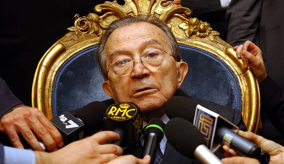 Bývalý italský premiér Giulio Andreotti na snímku z roku 2004