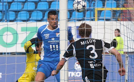 Ostravský Milan Baro� je v �anci p�ed p�íbramskou bránou.