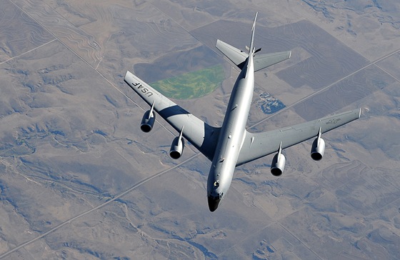 Americký létající tanker KC-135 Stratotanker