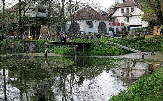 Sporem v Meziíku se stal i rybníek, který leí z ásti na obecním pozemku a z ásti na pozemku Miroslava Skaláka.