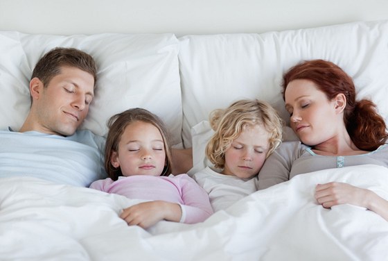 Spánek je důležitý i u dětí, zlepšuje jejich pozornost (ilustrační snímek)