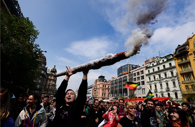 �estnáctý ro�ník demonstrace, pochodu a kulturn� vzd�lávacího happeningu za