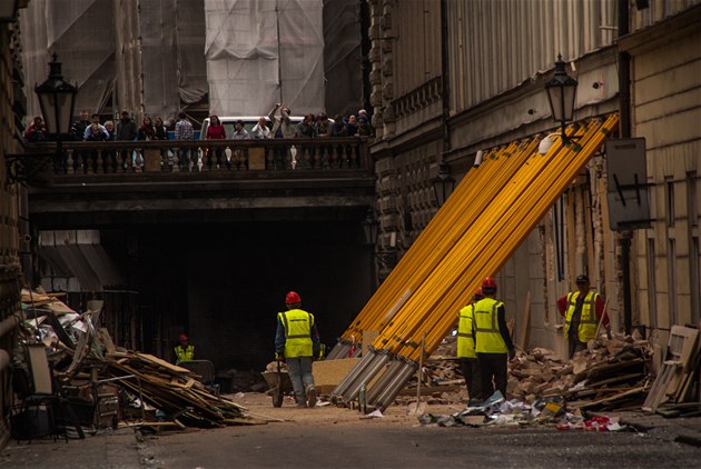 Následky výbuchu v Divadelní ulici