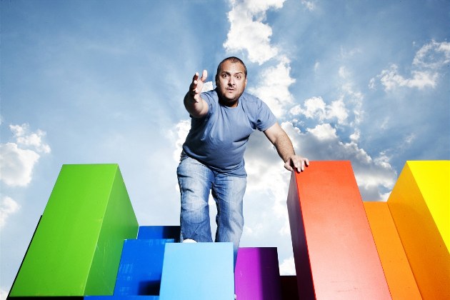 České hity i Drupi, humor a nečekaný rap. Hvězdy se s Hezuckým loučily v O2 areně