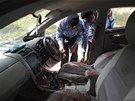 Rozstílené auto pákistánského alobce audhrího Zulfikara (3. kvtna 2013)