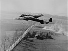 Nmecký bombardér Dornier Do 17Z nad anglickou krajinou 