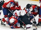 MELA. Hokejisté Norska a Slovinska se do sebe pustili v utkání na mistrovství