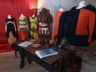 V konírn hradu Karltejn zaala výstava kostým a rekvizit ze slavného filmu.