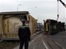 Na Praském okruhu se pevrátil kamion na bok.