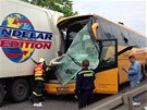 Na silnici R7 se srazil autobus s kamionem. 