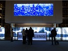 Stánek firmy Breitling zdobilo obrovské akvárium s ivými rybikami.