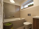 Koupelna po promn - obklady Clay (RAKO) ve formátu 30 × 60 cm jsou