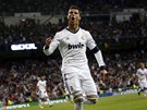 Cristiano Ronaldo z Realu Madrid se raduje z gólu v zápase s Malagou.