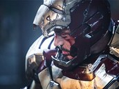 Robert Downey Jr. se ani v Iron Manovi 3, který jde dnes do kin, nevyhnul