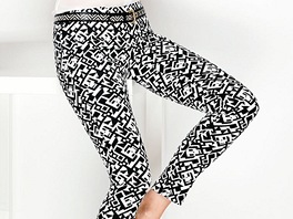 ernobílé kalhoty: vzorované kalhoty, C&A, 450 K; pásek, Marks & Spencer, 499