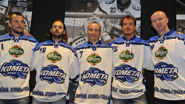 Posily hokejov Komety Brno: (zleva) Marek iliak, Jan Hanzlk, David Nosek, Petr Kubo a Libor Pivko. 