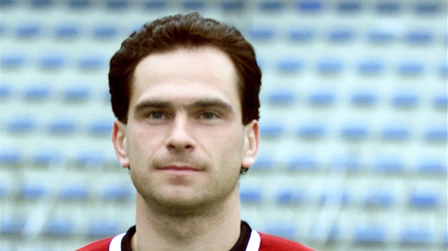 Fotbalista Radek Slon��k