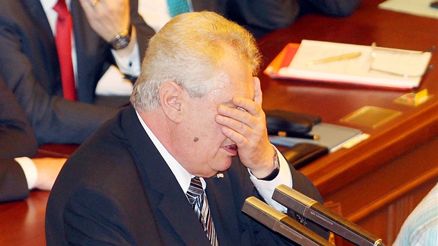 Milo Zeman pi sv prvn nvtv Snmovny po zvolen prezidentem. (7. kvtna 2013)
