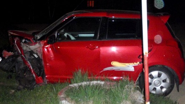 Ve Vojkovicch na Frdecko-Mstecku se eln srazily dva osobn automobily, pi nehod se zranilo est lid. (30. dubna 2013)