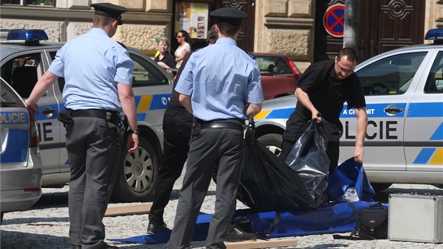 U ve olomouckho chrmu svatho Moice leelo mrtv tlo neznm eny. Policist na frekventovan msto v srdci Olomouce dorazili kolem druh hodiny odpoledne. S velkou pravdpodobnost spchala sebevradu. (9. kvtna 2013)