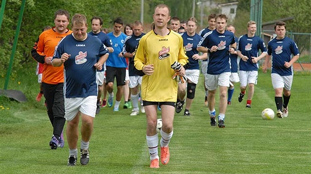 Trenr FC Viktoria Pavel Vrba ve svtek 8. kvtna vedl trnink tmu Kozolup, kter je jedenct v okresnm peboru Plze-sever.