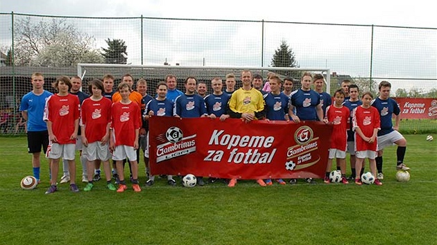 Tren�r FC Viktoria Pavel Vrba ve sv�tek 8. kv�tna vedl tr�nink t�mu Kozolup, kter� je jeden�ct� v okresn�m p�eboru Plze�-sever.