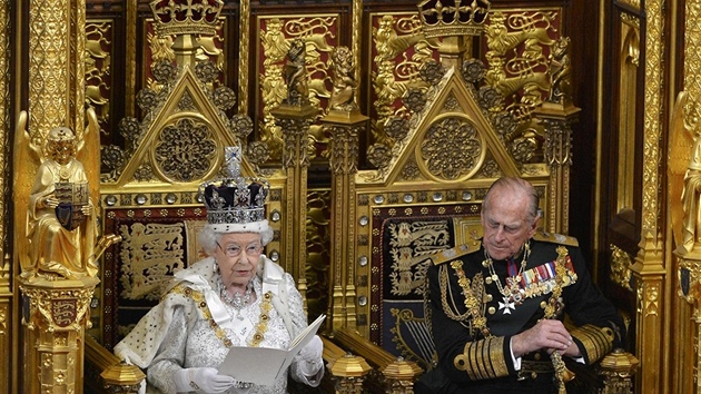 Krlovna Albta II. zahjila ve stedu 8. kvtna tradinm projevem zasedn britskho parlamentu.