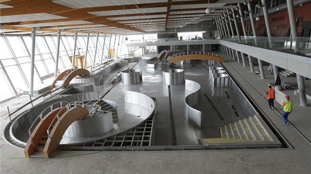 Stavba vodního zábavního parku Aqualand Moravia v Pasohlávkách finišuje. Otvírat bude letos v létě a nyní už nabírá zaměstnance.
