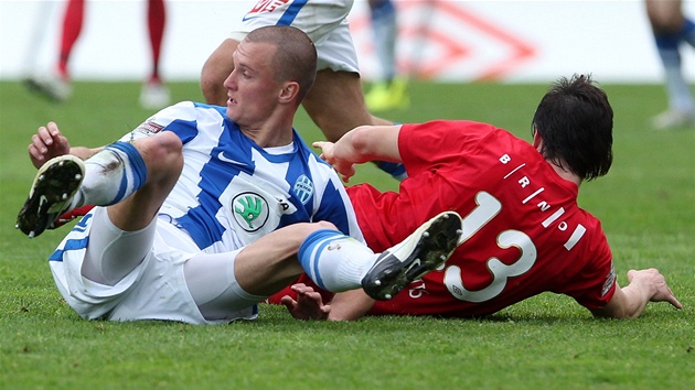 PZEMN BOJ. Mladoboleslavsk Martin Nepor (vlevo) versus brnnsk Martin Sus.