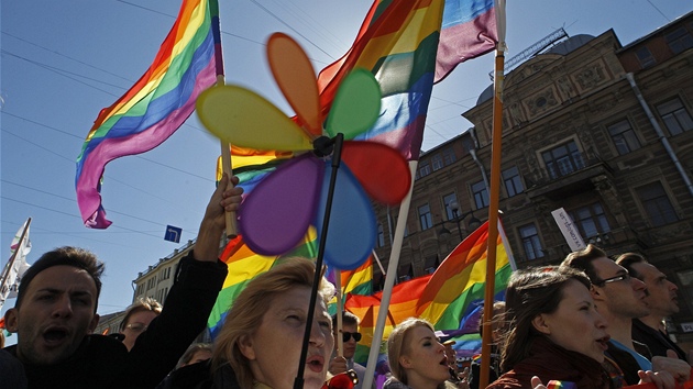 V Rusku se demonstrovalo i za prva homosexul(1. kvtna 2013).