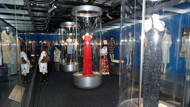 Šaty princezny Diany na výstavě Diana: A Celebration